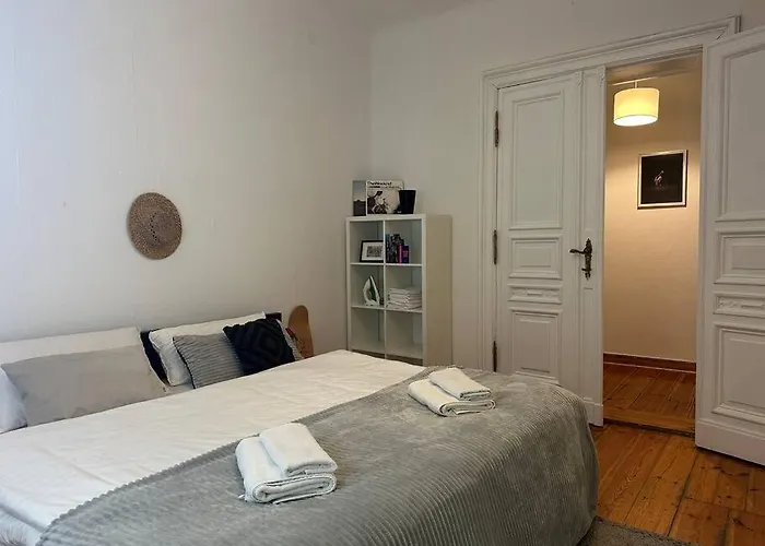 Grosses Apartment Am Kudamm