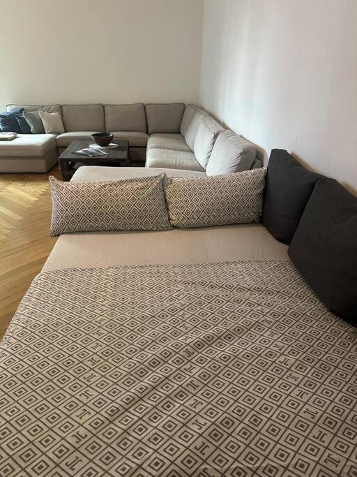 Grosses Am Kudamm Appartement *